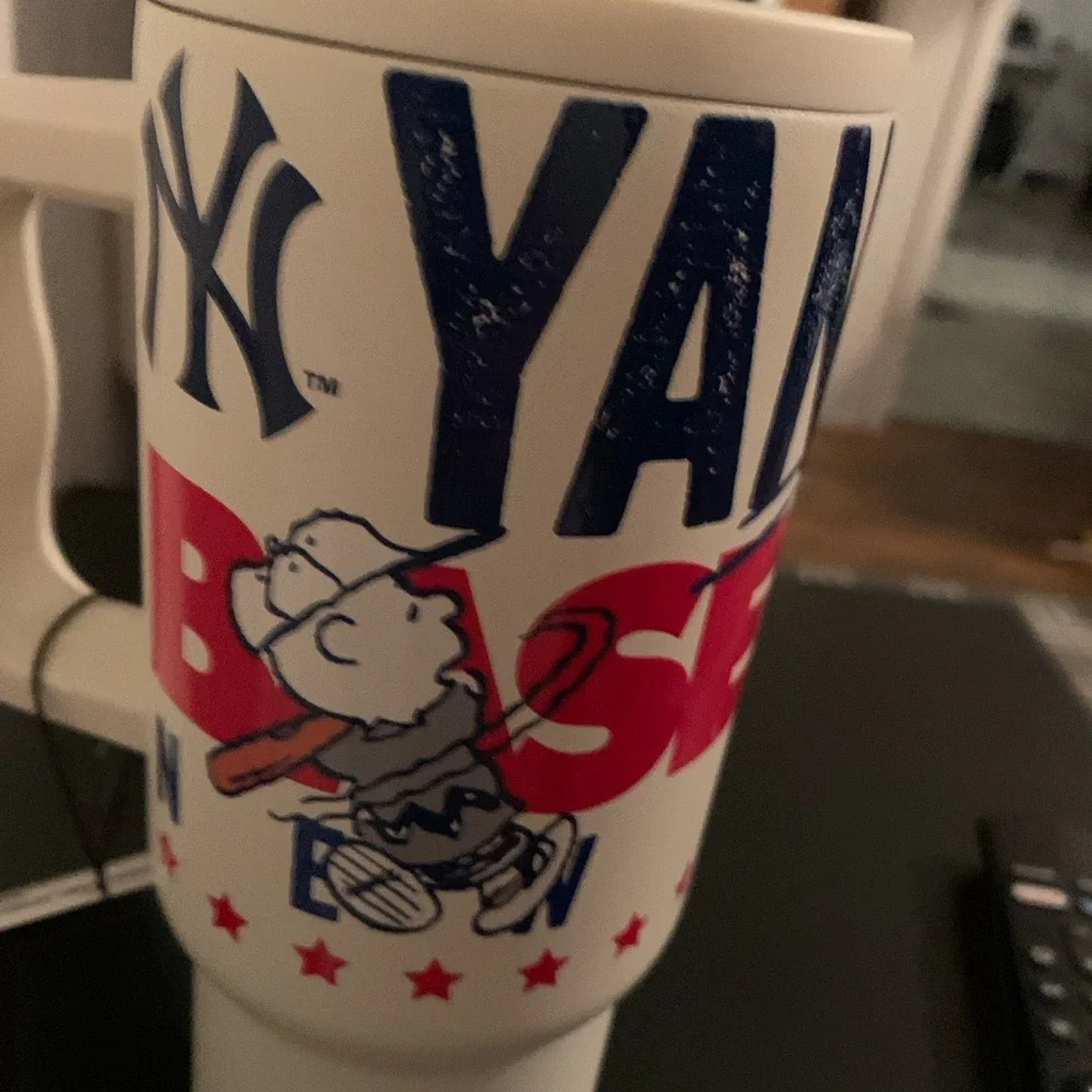 Peanuts NY Yankees 24oz Baseball Tumbler - Picture 2 of 4